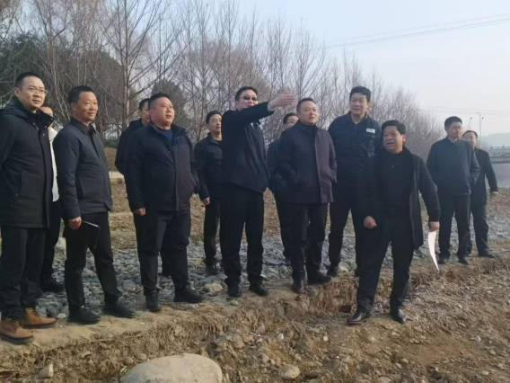 竹溪縣委書記許慶一一行蒞臨竹溪河水污染治理及水生態修復工程（一期）EPC總承包項目現場檢查指導工作 (1).png